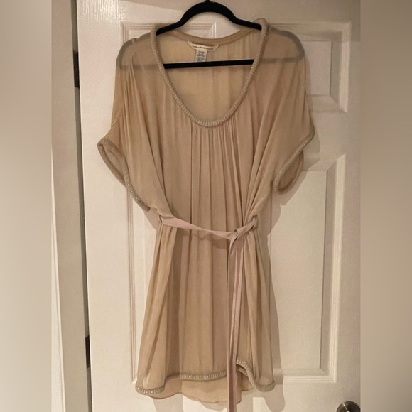Authentic DVF Beige Silk dress mini. Size 6 - Picture 2 of 6